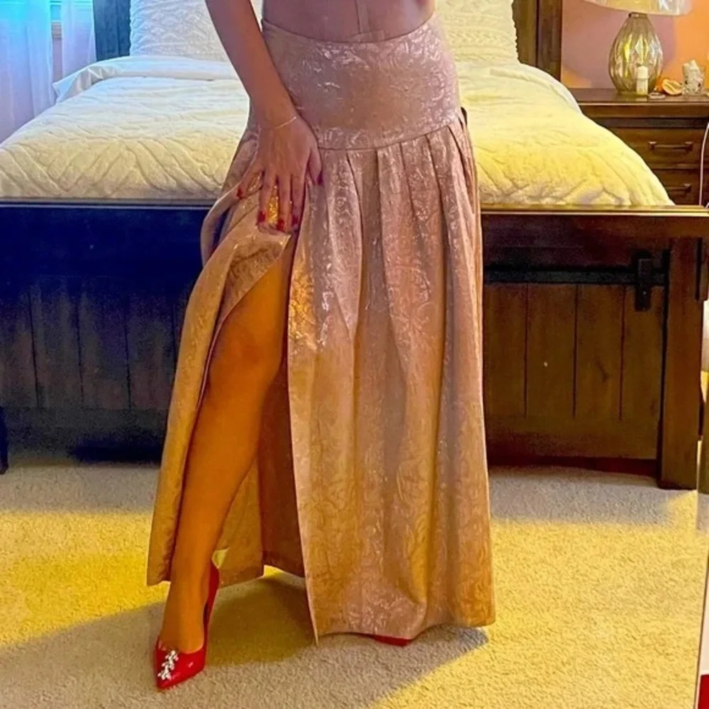 Bebe Jacquard Lamé Metallic Rose Gold Pleated Brocade Maxi Skirt Small